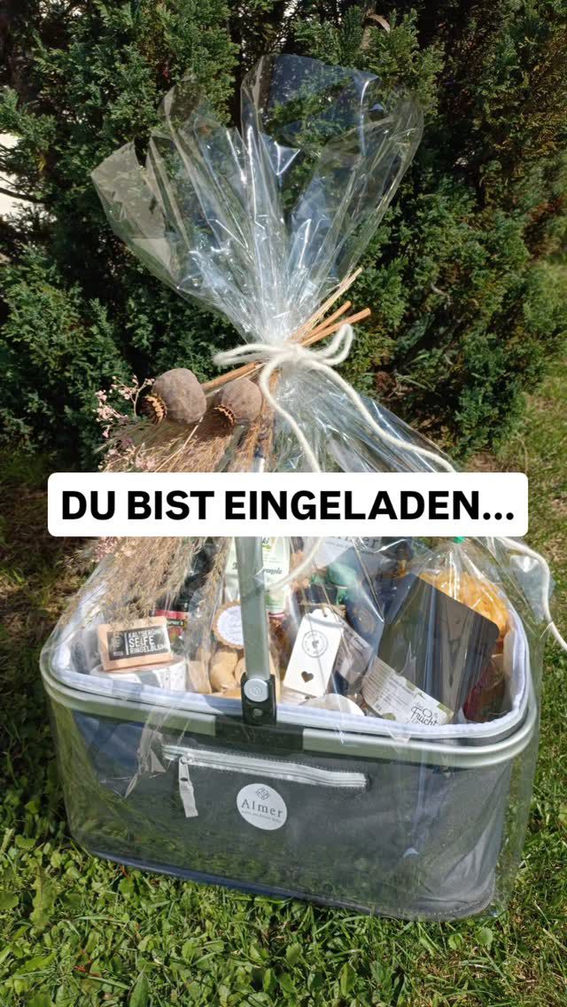 Du hast eine Einladung erhalten und weißt nicht, was du als Geschenk mitbringen sollst? Wir haben eine Idee für dich! Ein Geschenkkorb individuell auf deine Wünsche angepasst mit regionalen, leckeren Lebensmitteln und mit Liebe hergestellten Dekoprodukten! 
Da bleibt garantiert kein Wunsch offen! 
Schreib uns gerne eine Nachricht, wenn wir dir einen Geschenkkorb zusammenstellen dürfen!

#almer #selbstbedienungsladen #saisonal #regional #nachhaltig #hofladen #gutschein #7tagediewoche #landwirtschaft ##geschenk #geschenkideen